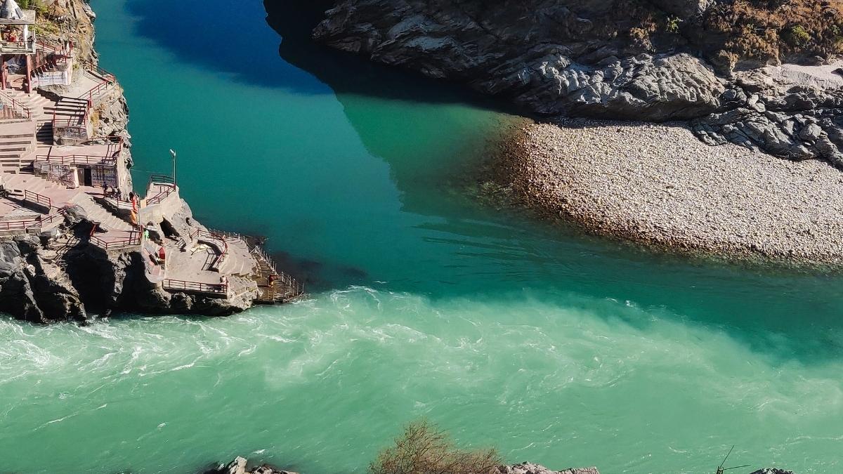 Bathing at start of river Ganga at Devprayag